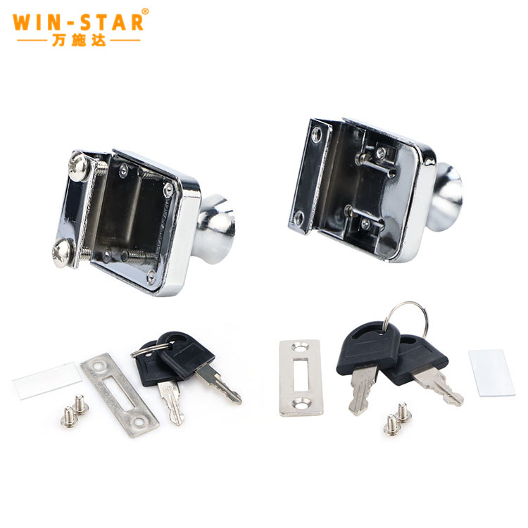 DL407 Drawer lock Application The interlocking single door lock installed on a retail glass showcase