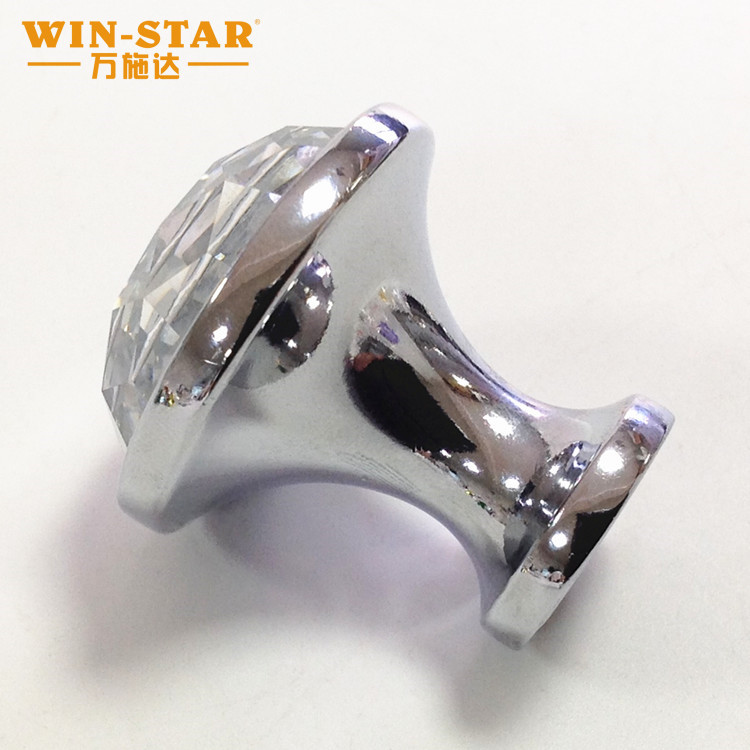 Dimensional accuracy of single hole crystal knobs