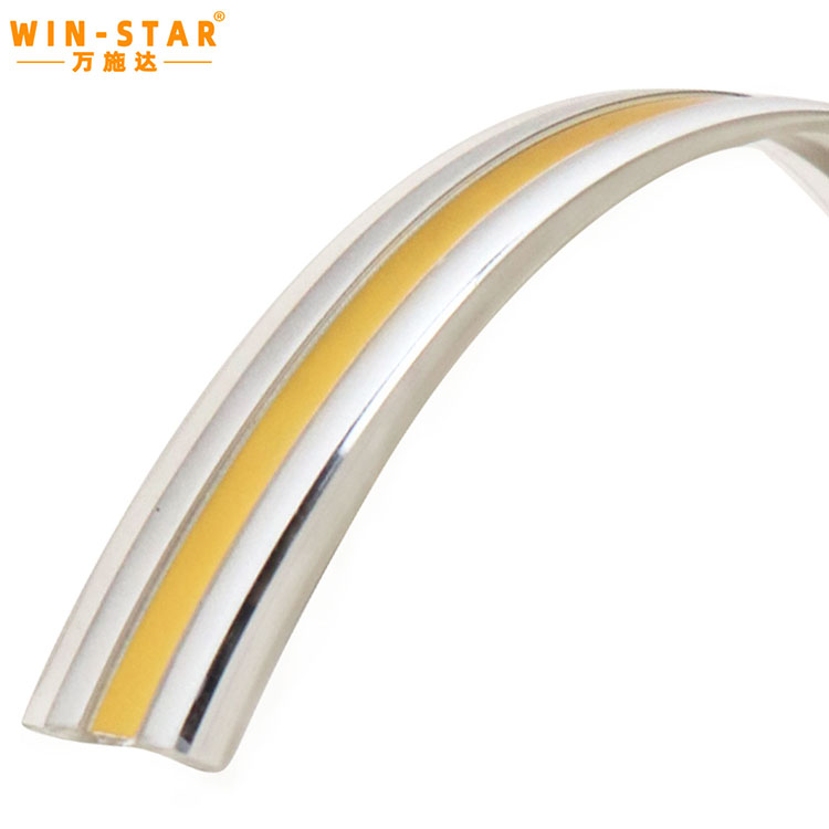 Smooth easy-to-clean surface Smooth, easy-to-clean surface of the gold and silver PVC trim