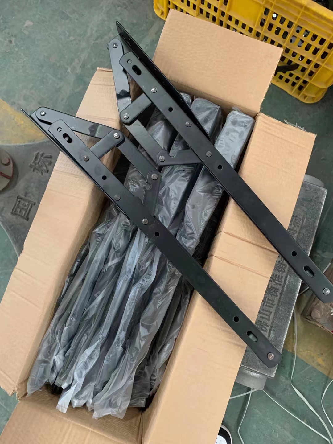 Stacked export cartons of ZD-I012 hardware in the warehouse ensuring safe international transit