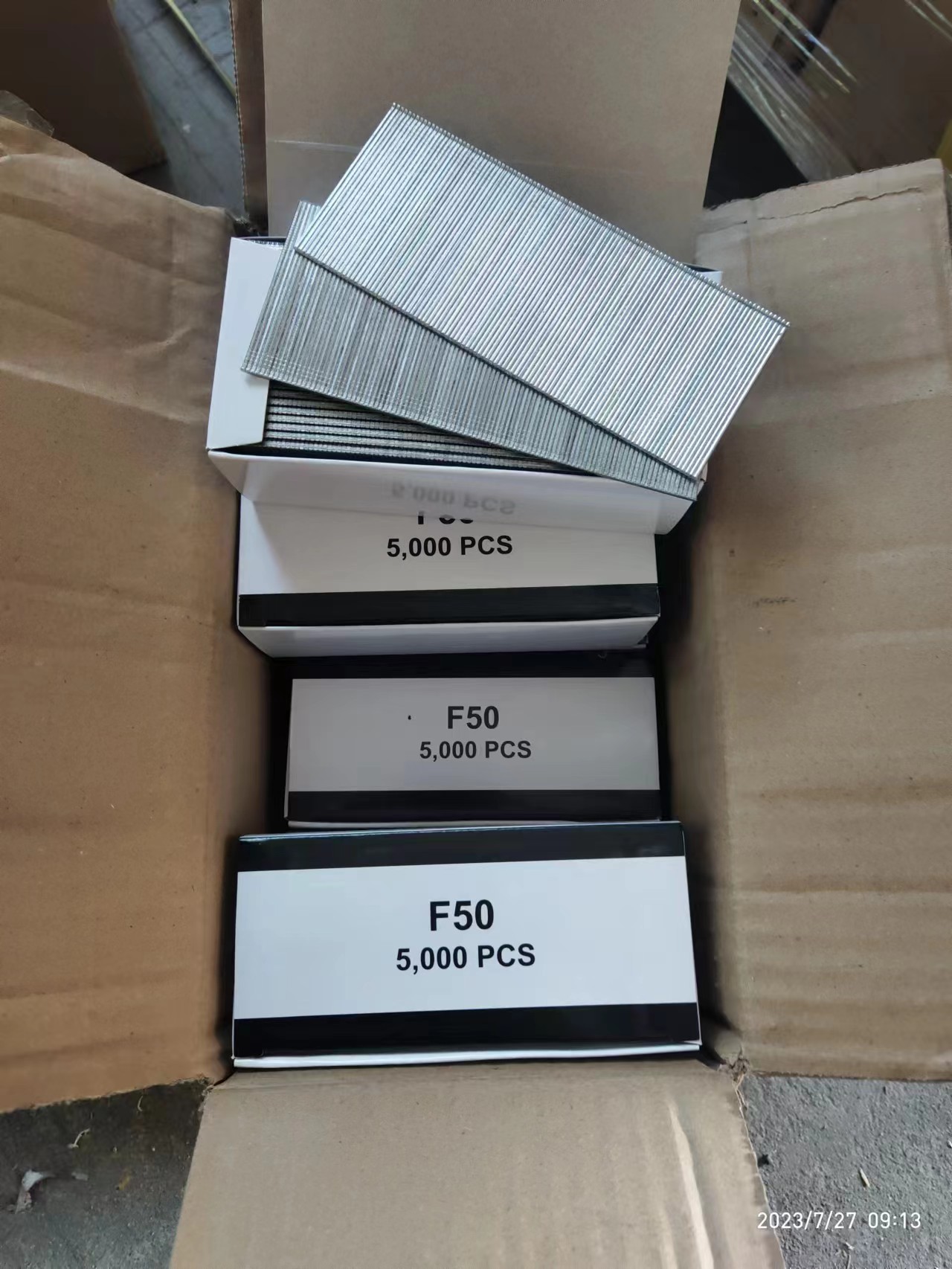 af963fa5997892eaff92e6327a3ccef F-series straight nails loaded in the F50 pneumatic gun