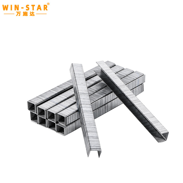 Przemysłowe pneumatyczne zszywki meblowe w kształcie litery U. Dekoracyjne szpilki do broni