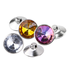 Мала украсна дугмад за дизајн отоманског, узглавља и тафтаног намештаја