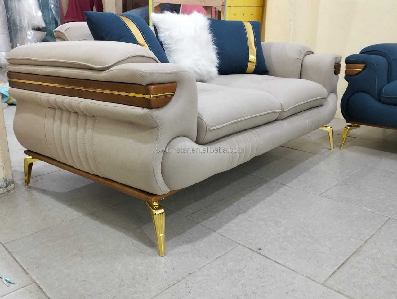 Alternative metal sofa leg design for Southern European styles