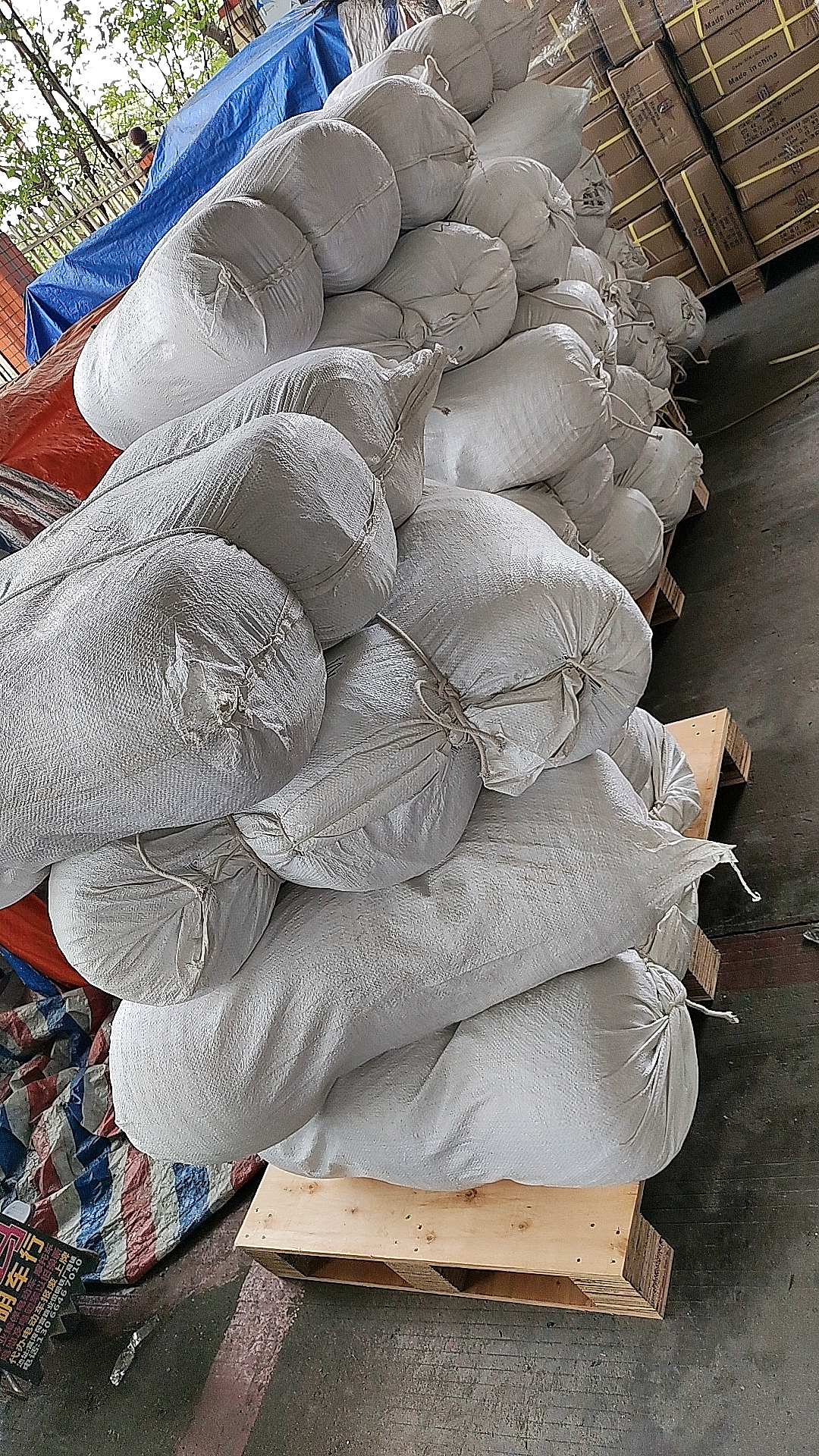 Soft and pliable furniture piping cord for easy knotting