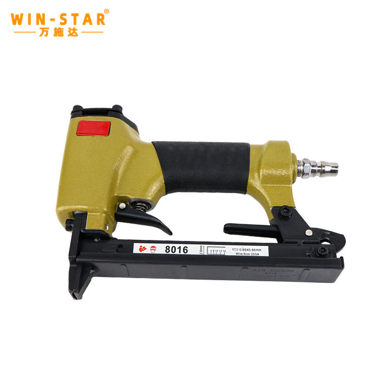 8016 pneumatic staple gun exhaust deflector and durable construction