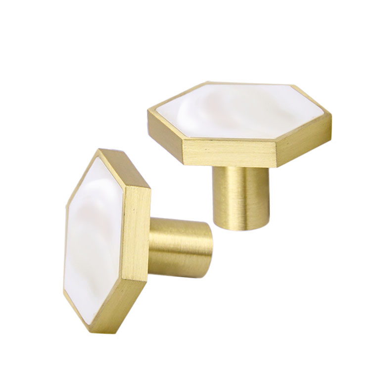 Polished metal drawer pull connection mechanism